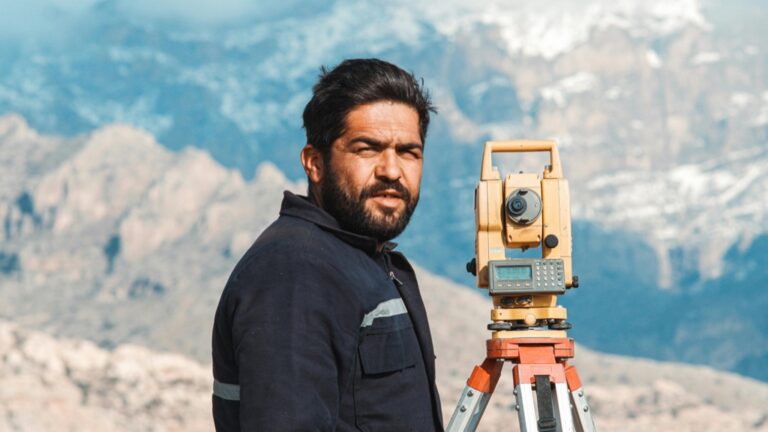 10 Best GPS Monitoring Devices for Field Surveys to Improve Precision