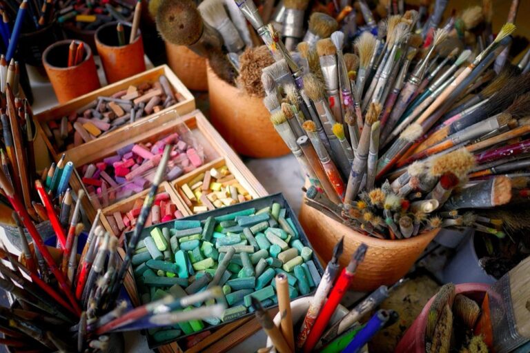 7 Ideas For Unconventional Color In Artistic Maps That Create Visual Impact