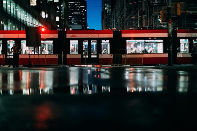 7 Multi-Modal Transportation Map Design Strategies That Enhance Readability