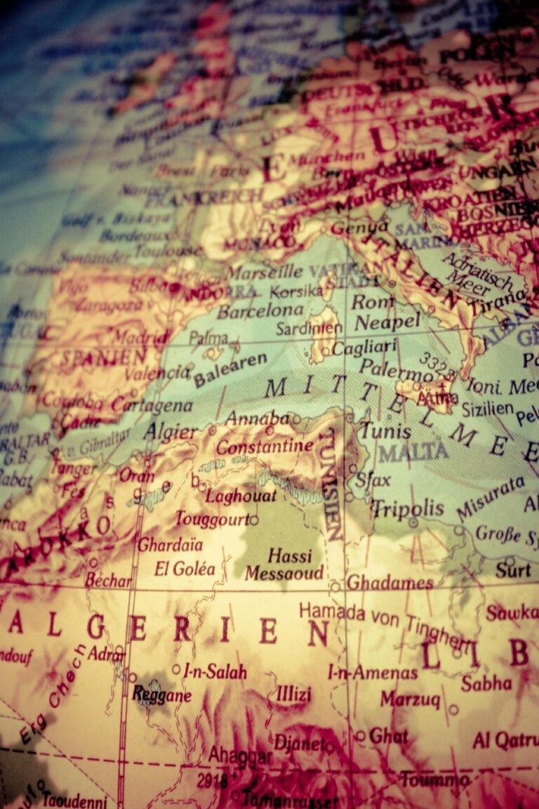 7 Challenges in Multilingual Map Design That Experts Navigate