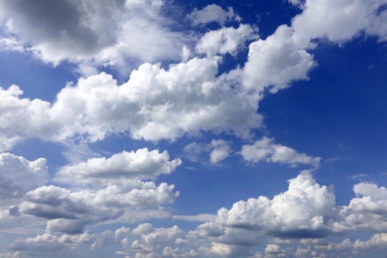 6 Strategies for Comparing Global vs Local Weather Mapping That Improve Precision