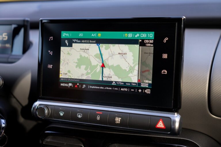 8 Ways to Manage Real-Time Data Streams in Mapping Systems